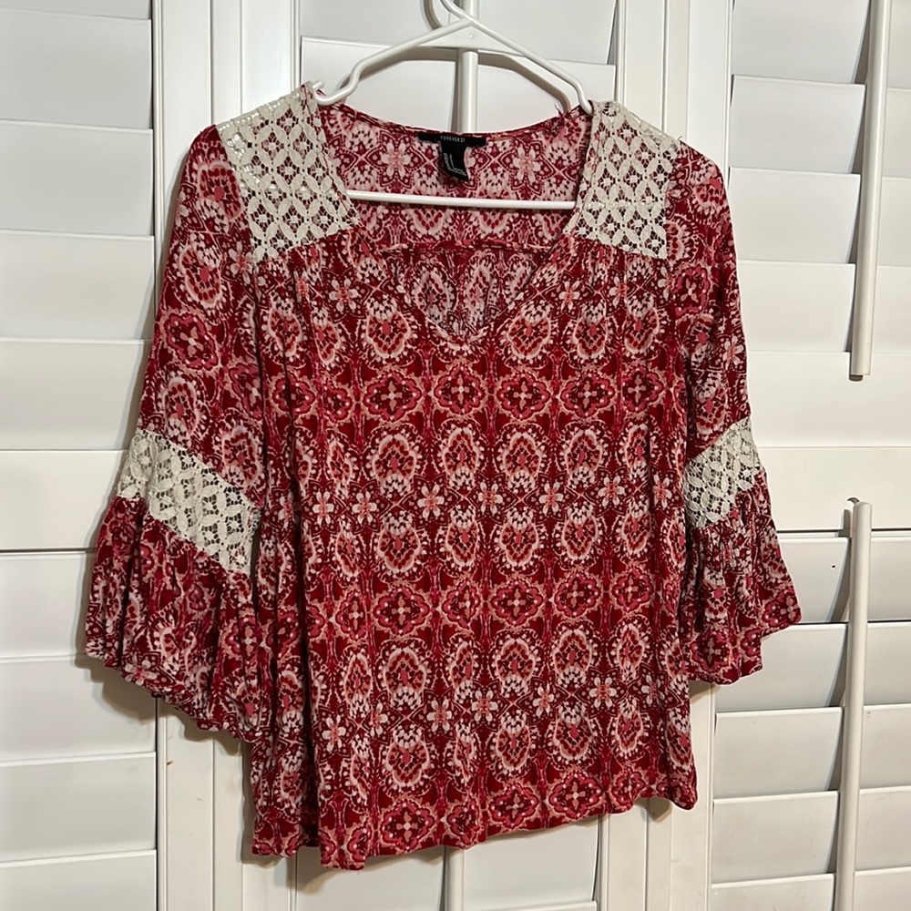 - Forever 21 Woman’s Top Blouse 3/4 Sleeve Size Small Gently Used